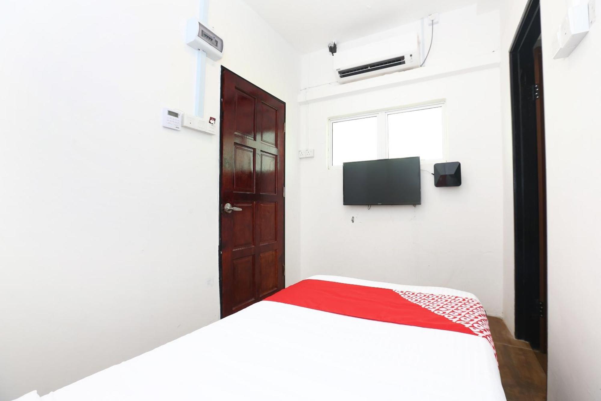 Super Oyo 89678 Ady Hotel Куала-Тренгану Екстер'єр фото