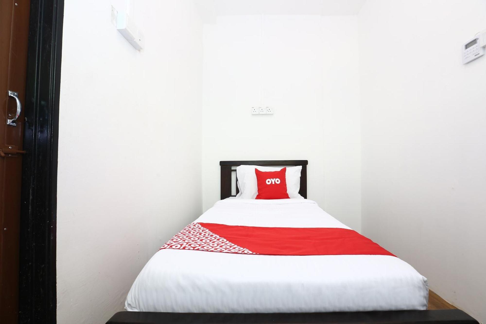 Super Oyo 89678 Ady Hotel Куала-Тренгану Екстер'єр фото