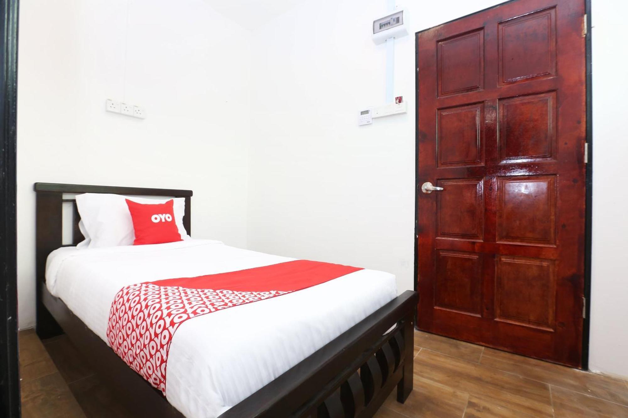 Super Oyo 89678 Ady Hotel Куала-Тренгану Екстер'єр фото