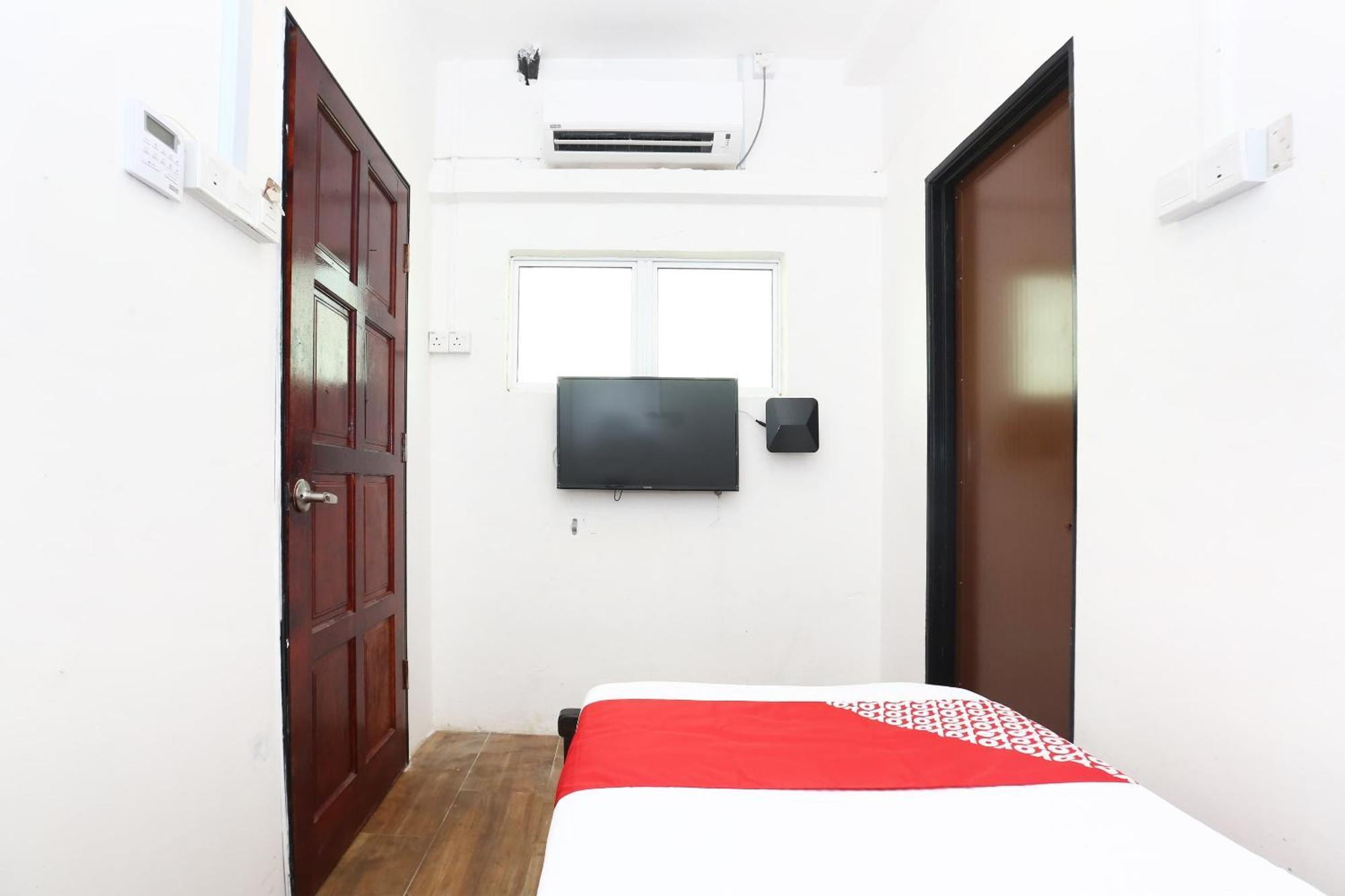 Super Oyo 89678 Ady Hotel Куала-Тренгану Екстер'єр фото
