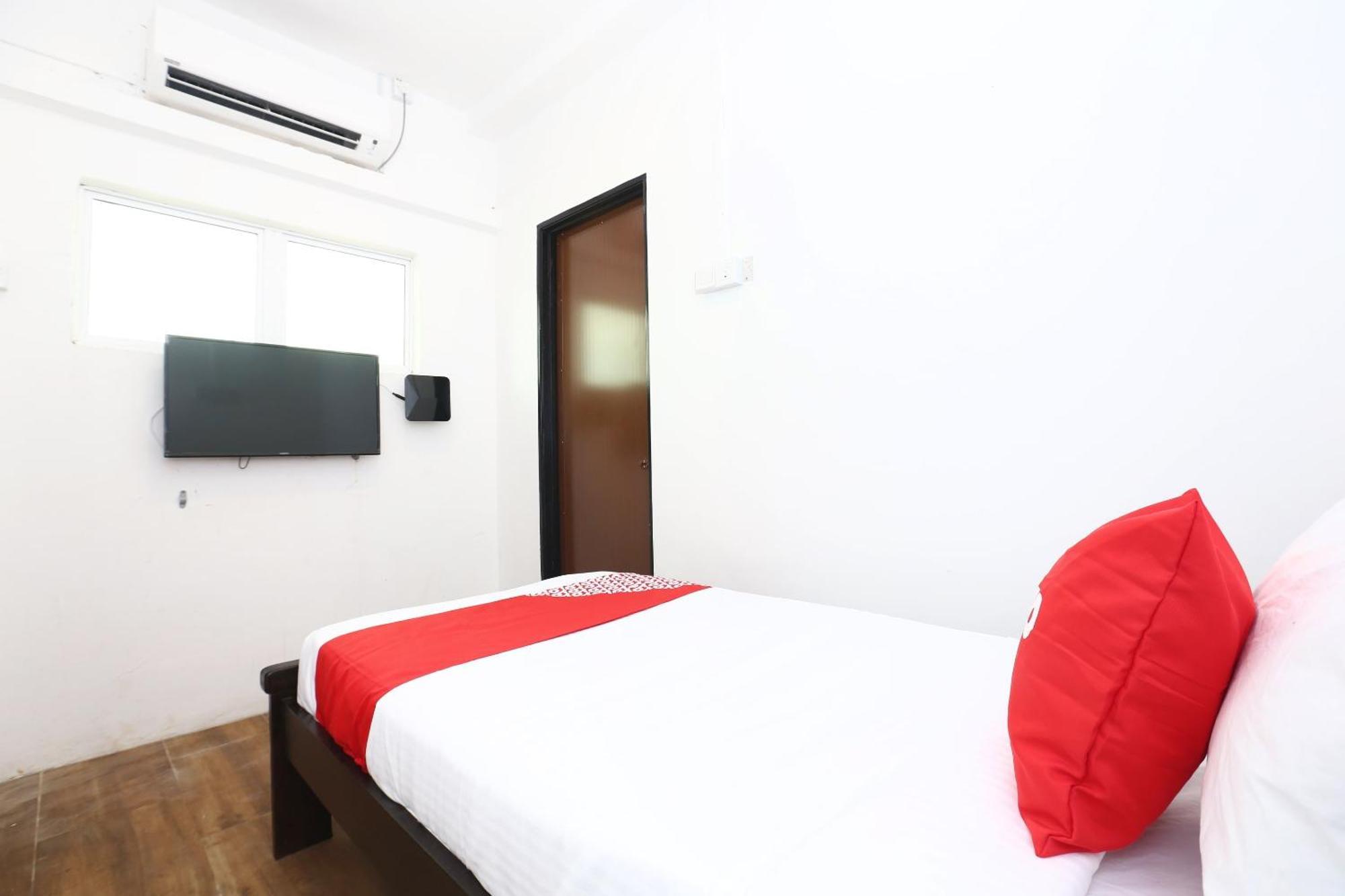 Super Oyo 89678 Ady Hotel Куала-Тренгану Екстер'єр фото