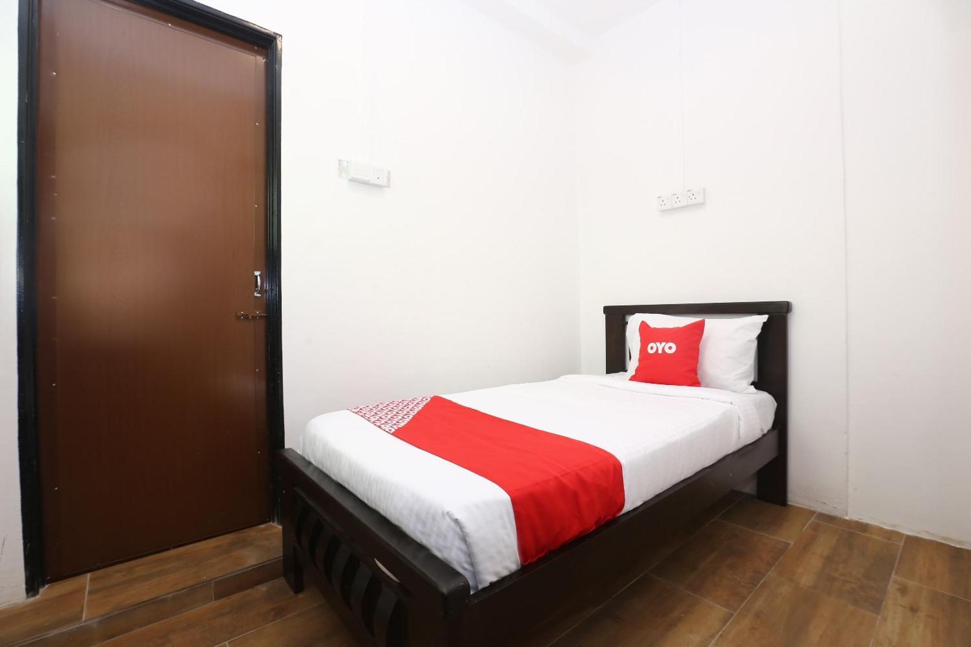 Super Oyo 89678 Ady Hotel Куала-Тренгану Екстер'єр фото